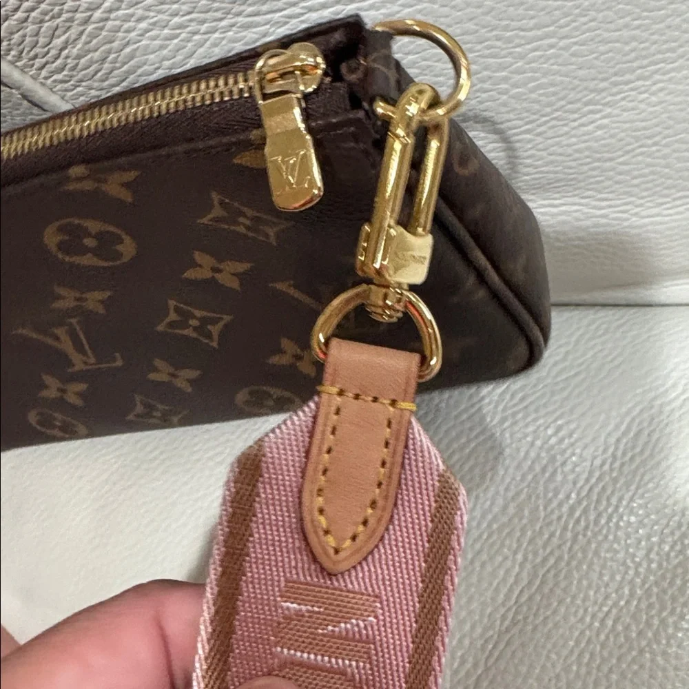 Authentic Multi Pochette Accessories with pink strap! 
In excellent condition! - Picture 8 of 17